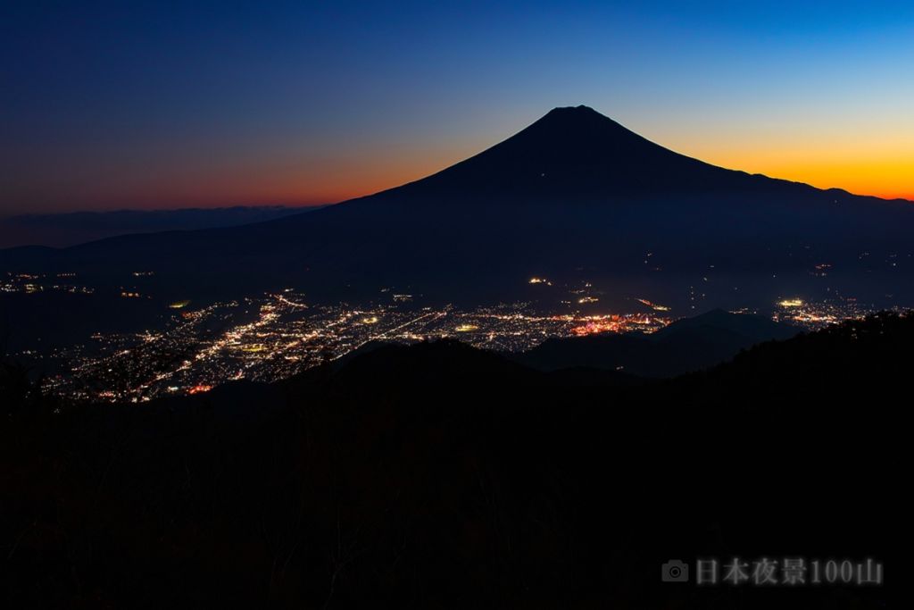 三ツ峠山頂展望台