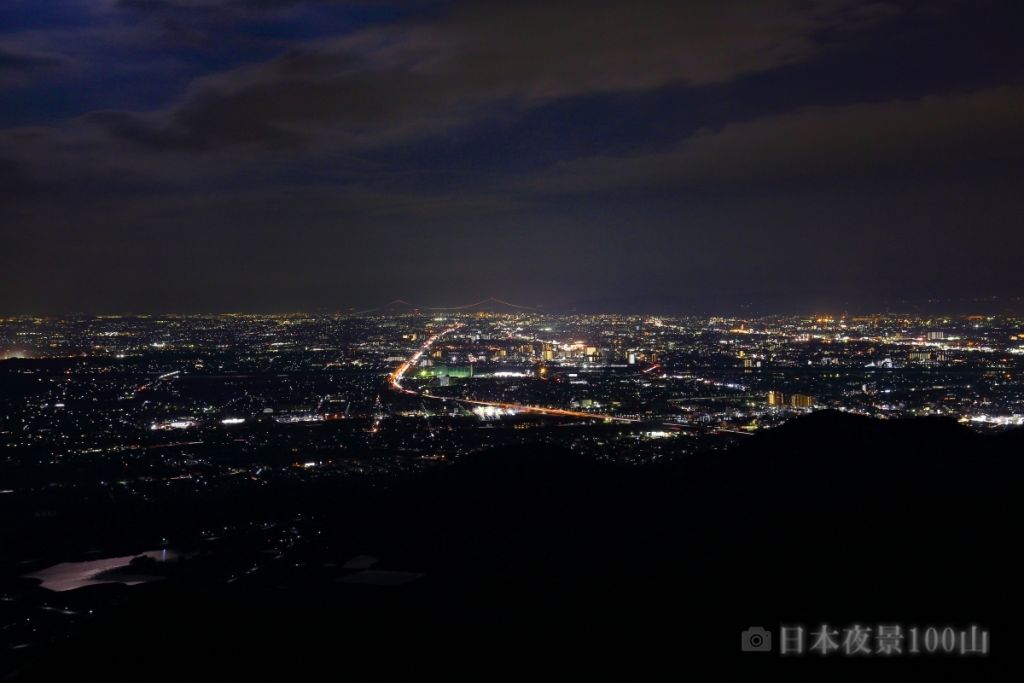 高御位山の山頂岩上