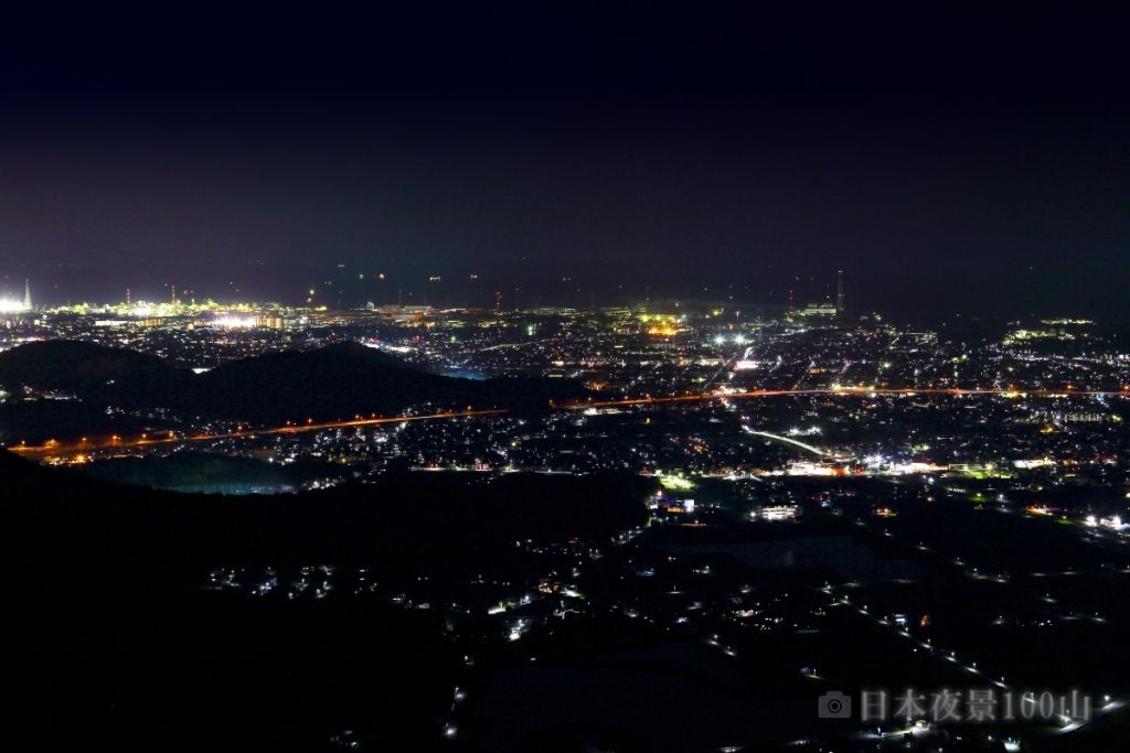 高御位山の山頂岩上